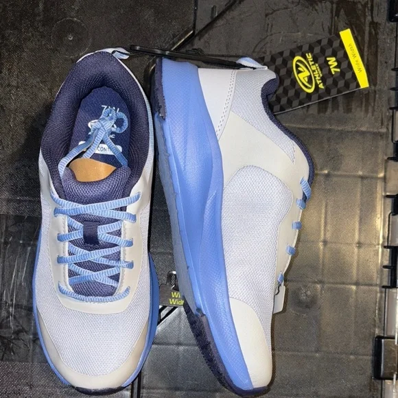 Athletic Works White and Blue Wide Sneakers Size 7 - Picture 4 of 9